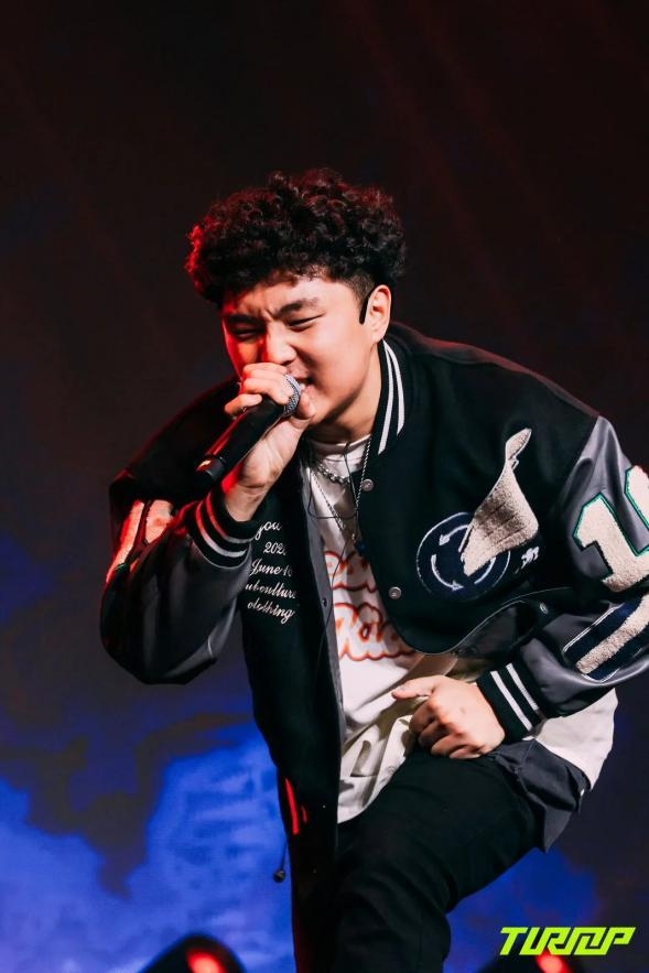 新疆广汇训练开放日，窗口期临场应变引欢呼，英超在即，球探报告显示潜力的简单介绍