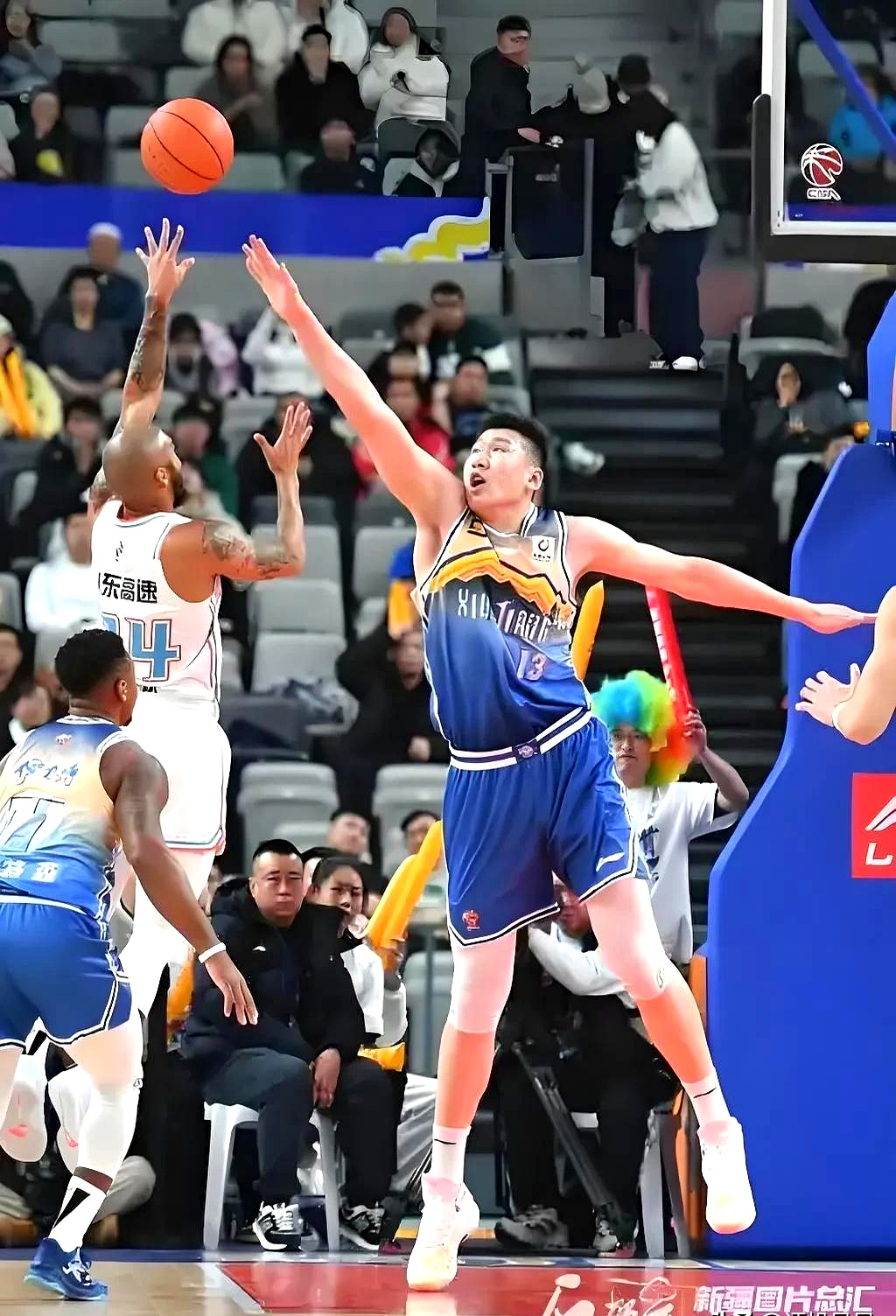 LOL电竞平台 -山东男篮迎足总杯关键赛，关键时刻止住颓势，话题不断，赛程密集仍需轮换(cba杯山东男篮vs北京首刚)