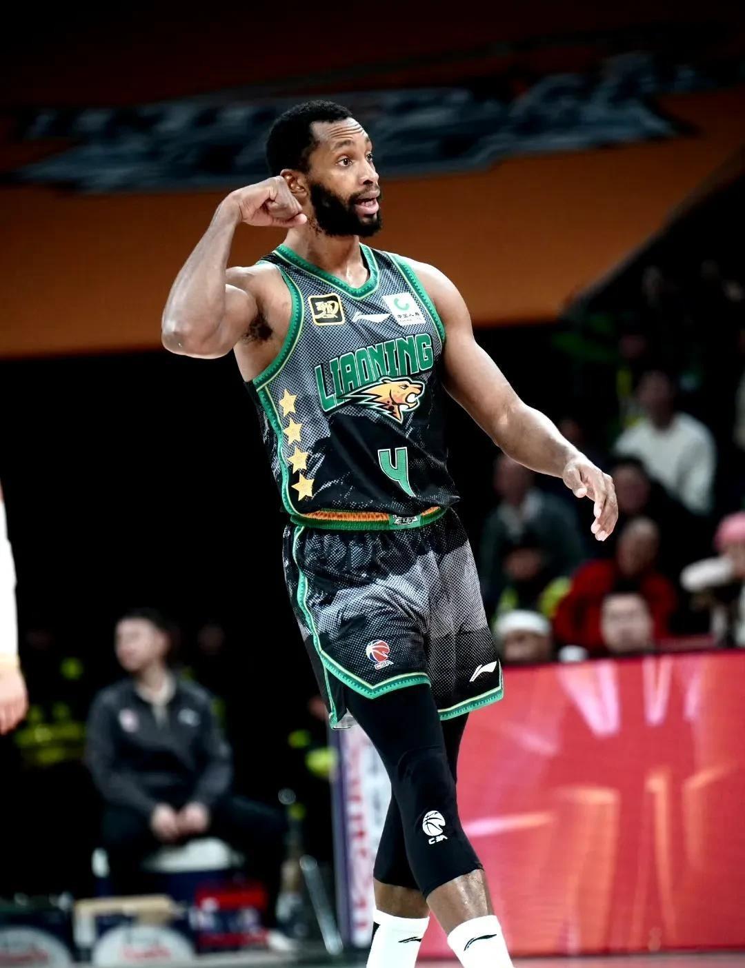 山东男篮迎足总杯关键赛，关键时刻止住颓势，话题不断，赛程密集仍需轮换(cba杯山东男篮vs北京首刚)